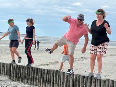 les poteaux de Koh Lanta jeu équipes fun drôle sur la plage