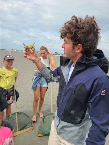 Les petits crabes attrapés avec les pousseux à la pêche à la crevette avec pagaiesetbaluchons