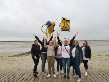 Groupe de joueurs lancent le baluchon de Maryline. Et c'est parti pour un escape game outdoor