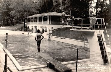 Old black and white photograph of Glen Springs Pool, where Tom Petty's swam as a child