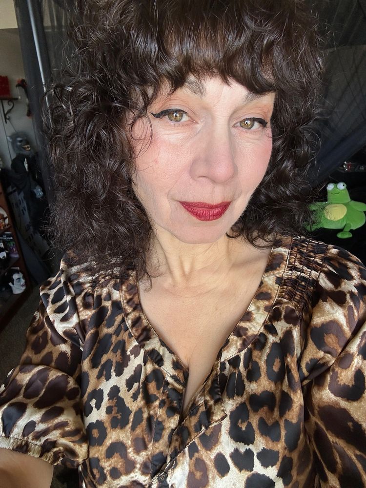 “Hi, Peeps! My name is Zina and I’m Aging Ethically!”
Vegan Lifestyle Content Creator and Author