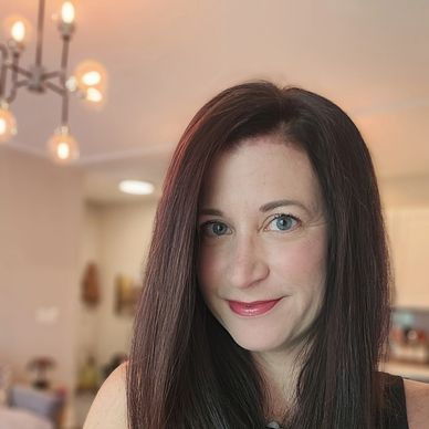 Author Lindsay Currie