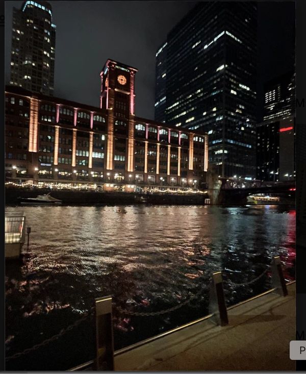 Image is the site of the 1915 Eastland Disaster, across from the Reid Murdoch building at LaSalle an
