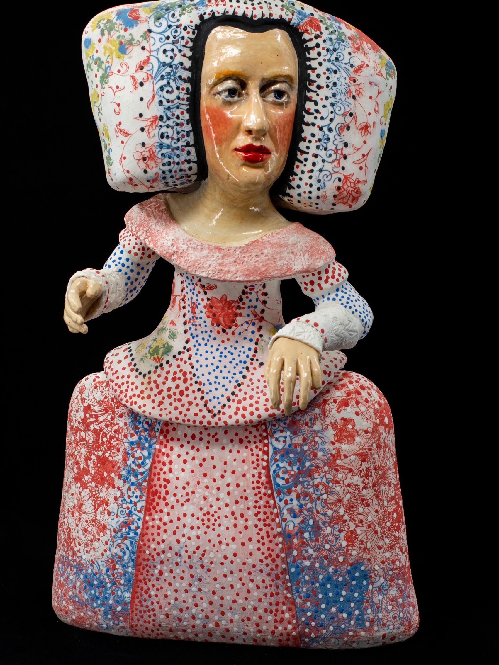 Infanta
26x18x7 ceramic
Underglaze decals hand painting clear glaze