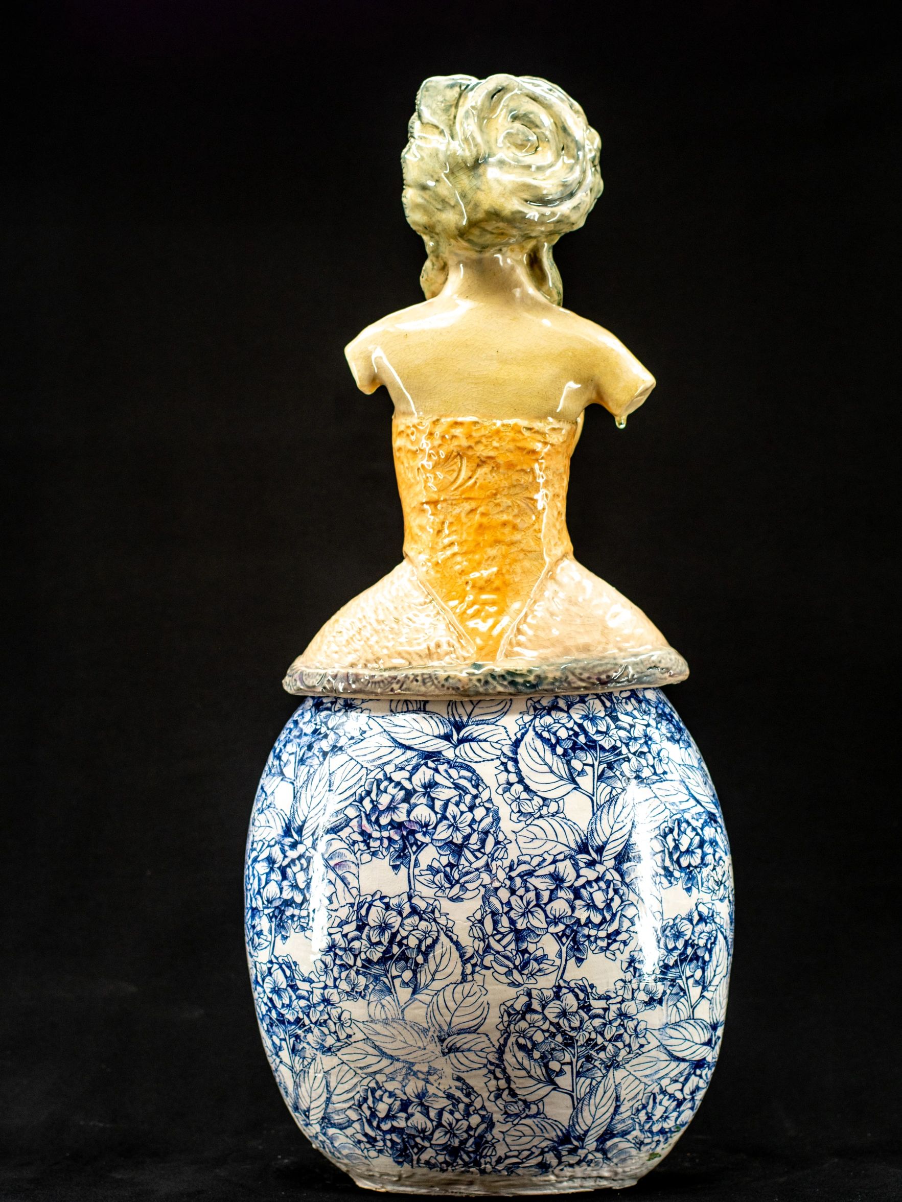 Miss Hoiti Toiti
High fire paper clay.
26x17x7
Amaco velvet glazes
led frit overglaze
2023