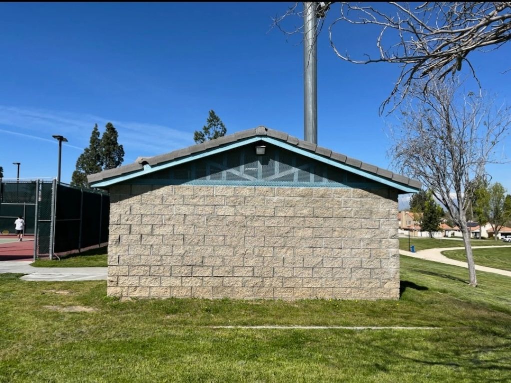 This is the "WALL", where, the Five children, seven geese, 32 oranges, one racoon and eight sunflowe