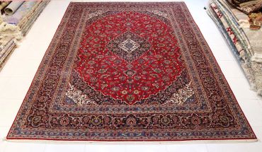Kashan handmade hand knotted Persian carpet size 300 x 400 cms. Wool. Natural dyes.