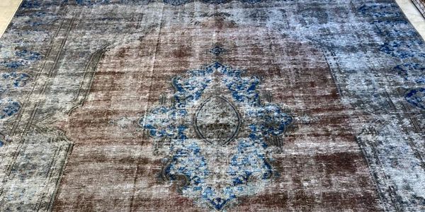 Vintage carpet size 300 x 400 cms