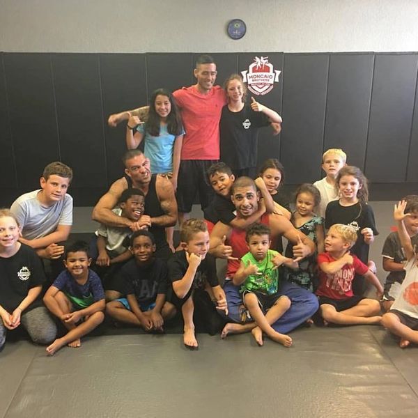 Brazilian Jiu-Jitsu for kids!
Kids hugging with Fred Moncaio