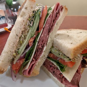 Organic rosemary bread with roast beef and Havarti