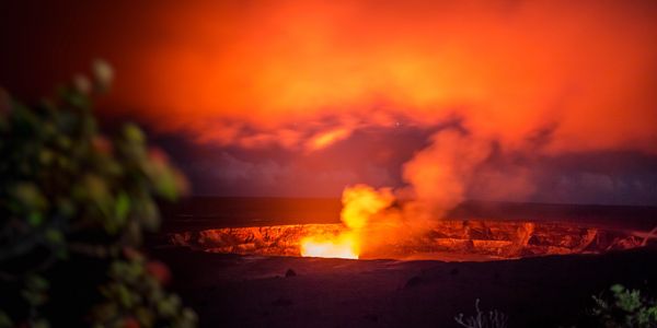 Photo of the caldera at Volcanoes National Park