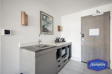 Hotel Suite, Hotel Photography Winnipeg, Mike McComb, Wornstar Media www.wornstarmedia.com