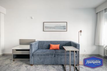 Hotel Suite, Hotel Photography Winnipeg, Mike McComb, Wornstar Media www.wornstarmedia.com