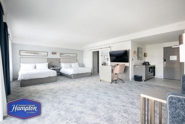 Hotel Suite, Hotel Photography Winnipeg, Mike McComb, Wornstar Media www.wornstarmedia.com