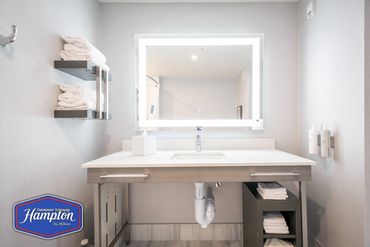 Hotel Suite, Hotel Photography Winnipeg, Mike McComb, Wornstar Media www.wornstarmedia.com