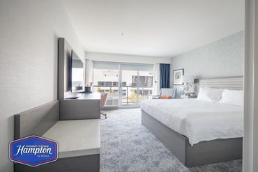 Hotel Room, Hotel Photography Winnipeg, Mike McComb, Wornstar Media www.wornstarmedia.com