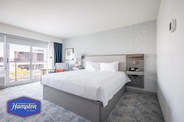 Hotel Room, Hotel Photography Winnipeg, Mike McComb, Wornstar Media www.wornstarmedia.com