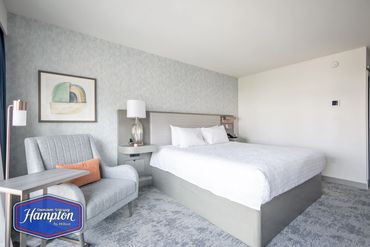 Hotel Room, Hotel Photography Winnipeg, Mike McComb, Wornstar Media www.wornstarmedia.com