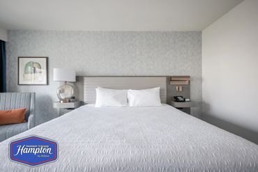 Hotel Room, Hotel Photography Winnipeg, Mike McComb, Wornstar Media www.wornstarmedia.com