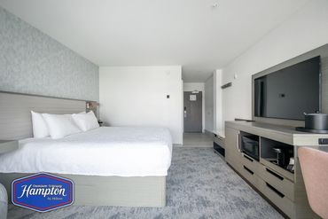 Hotel Room, Hotel Photography Winnipeg, Mike McComb, Wornstar Media www.wornstarmedia.com