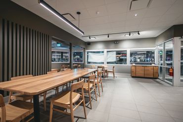 Starbucks, Restaurant Photography Winnipeg, Mike McComb, Wornstar Media www.wornstarmedia.com