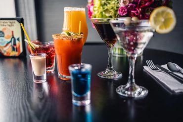 Drinks, Hotel Photography Winnipeg, Mike McComb, Wornstar Media www.wornstarmedia.com