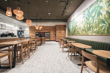 Starbucks, Restaurant Photography Winnipeg, Mike McComb, Wornstar Media www.wornstarmedia.com