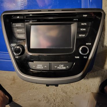2016 Hyundai Elantra stock radio