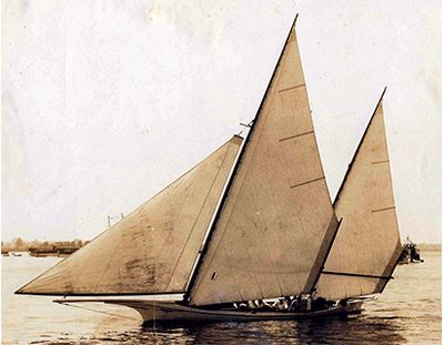 Log canoe