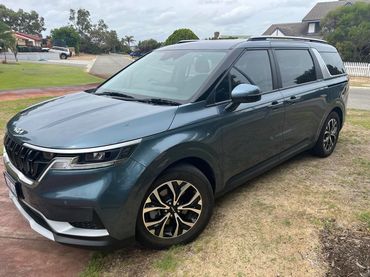 PA Transfers Perth's car on driveway, ready to go to the airport