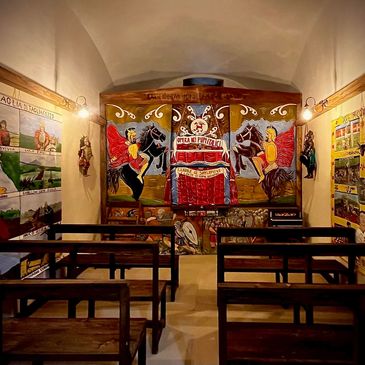 I nostri spettacoli sono una fusione viva di pittura, artigianato, teatro e musica