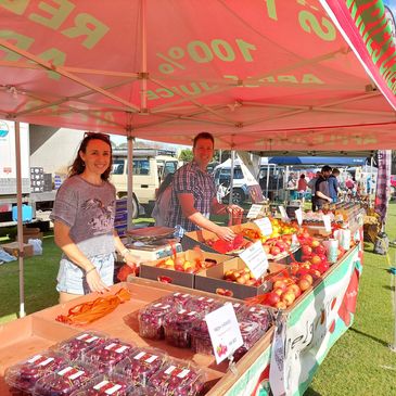 People selling apples
