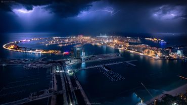 Thunderstorms lightning strikes palm jumeirah dubai ahmad alnaji professional cityscape photographer