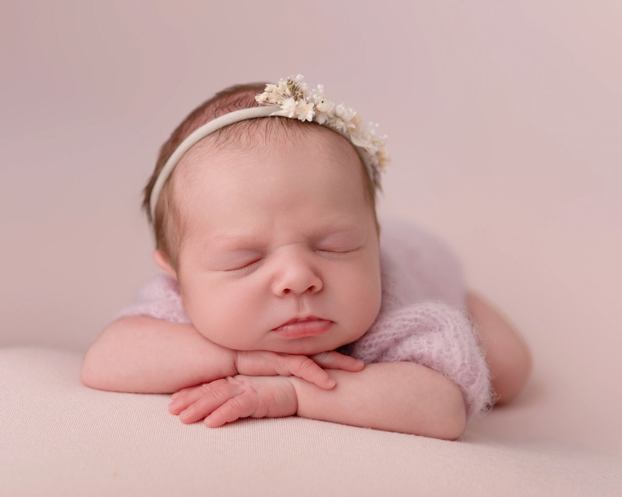 professional newborn photos of baby girl