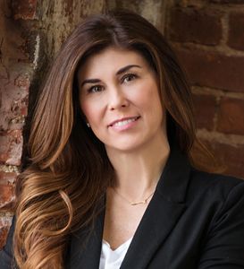 Esthetician based in Matthews, NC offering spray tans, lash lift, waxing, and facials