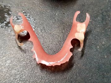 Prótesis Semiflexible con ganchos transparentes