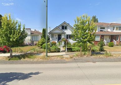 EXISTING HOME ON MULTIPLEX ZONED PROPERTY IN VANCOUVER BC