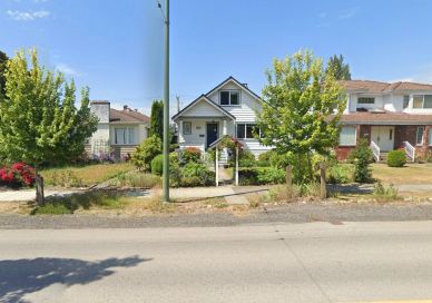 EXISTING HOME ON MULTIPLEX ZONED PROPERTY IN VANCOUVER BC