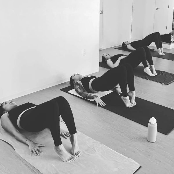 Group photo doing glute bridges.