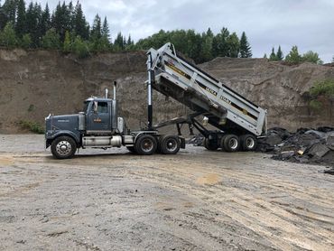 Chauffeur camion semi-remorque basculant axco aménagements