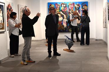 Rodney Zelenka en Recorrido con Lucía Alvarez del area de cultura del Transporte colectivo Metro.