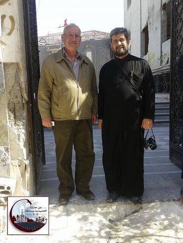 المهندس نهاد سمعان مع الأب بير جمل أما مدرسة الغسانية الخاصة