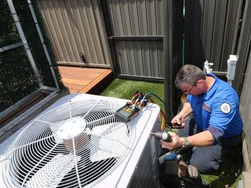 Air conditioning repair service