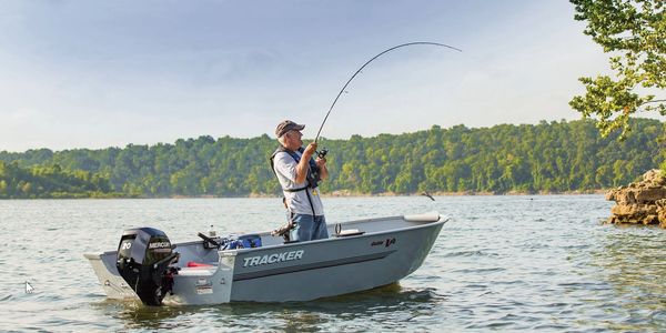 14' Fishing  Boat - Tracker Guide V-14