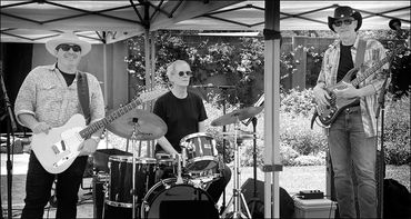 Wolf Run playing live at Cornerstone Gardens.
Photo by Amy Flynn
