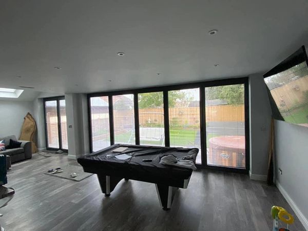 Made to measure venetian blinds in a log cabin