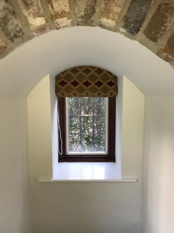 Made to measure roman blind