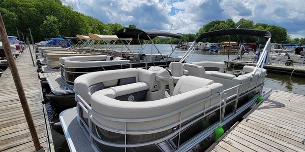 Pontoon boat rental, fishing boat rental kayak rental on Charles Mill Lake near Columbus, Ohio