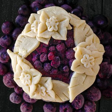 blueberry pie with pie crust flowers decoration pie art prebake before baking