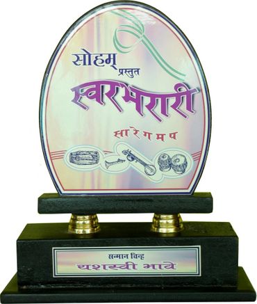 Soham Prastut Best female singer from nagpur award given in honor to Yashshree Bhave.